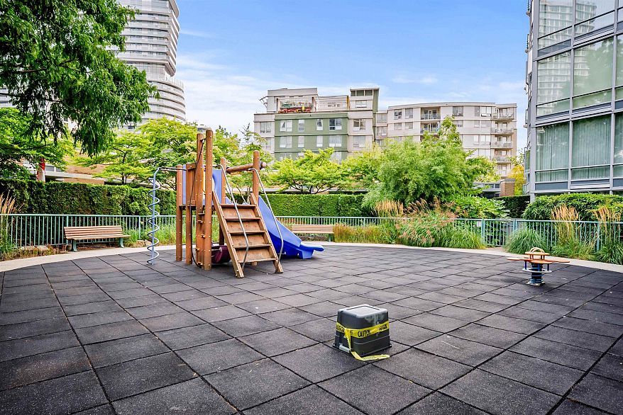 2606 1067 Marinaside Crescent