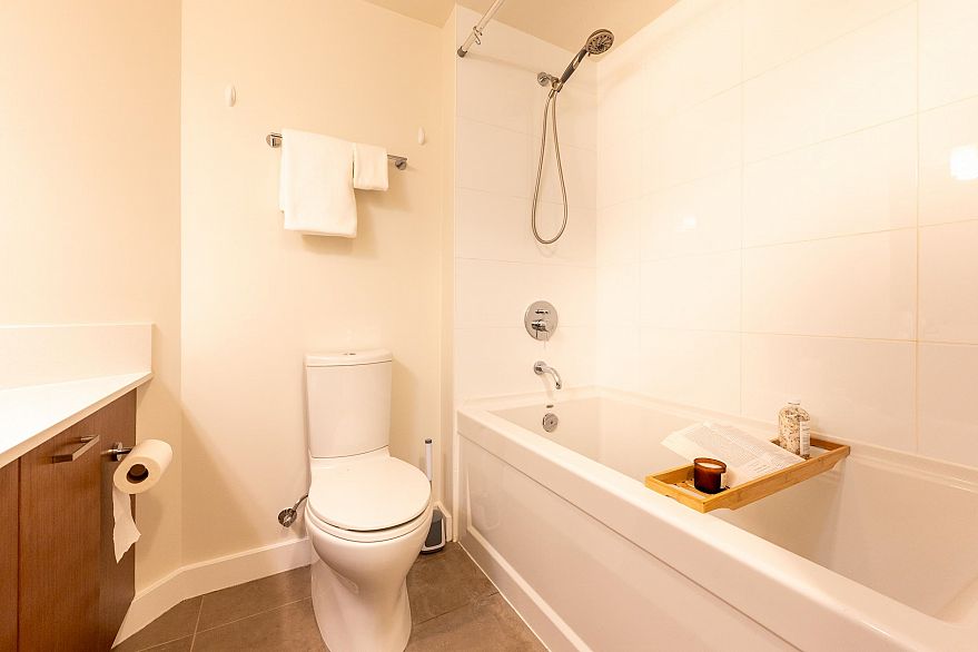 1707 1372 Seymour Street