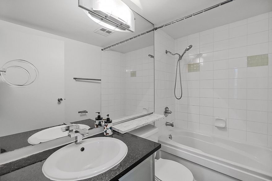 1704 555 Jervis Street