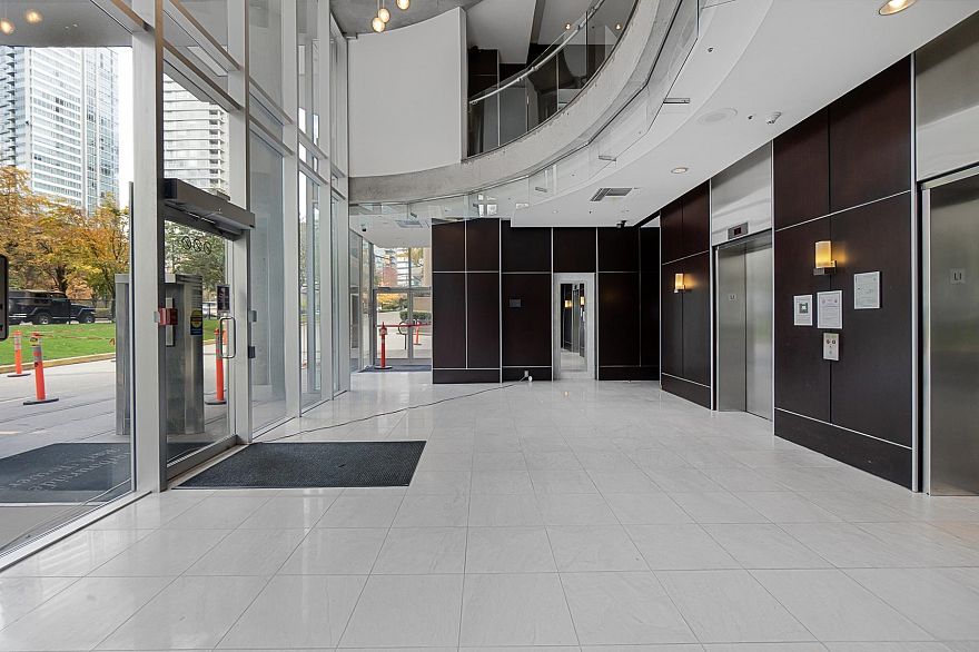 1704 555 Jervis Street