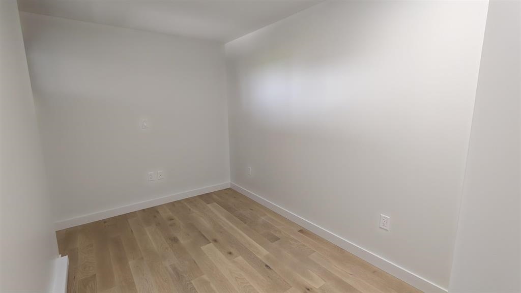 901 239 Keefer Street