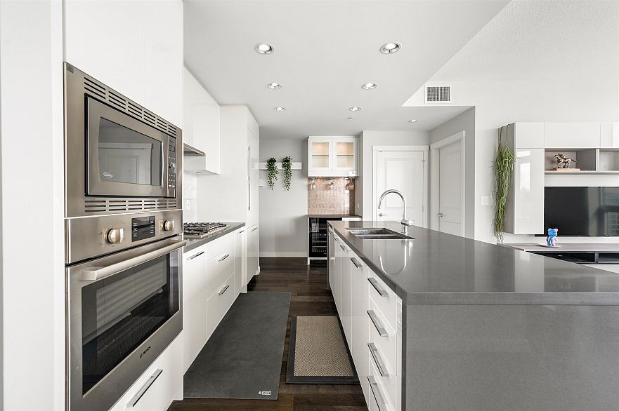 2209 5628 Birney Avenue