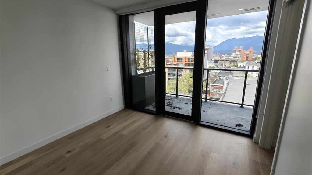 901 239 Keefer Street