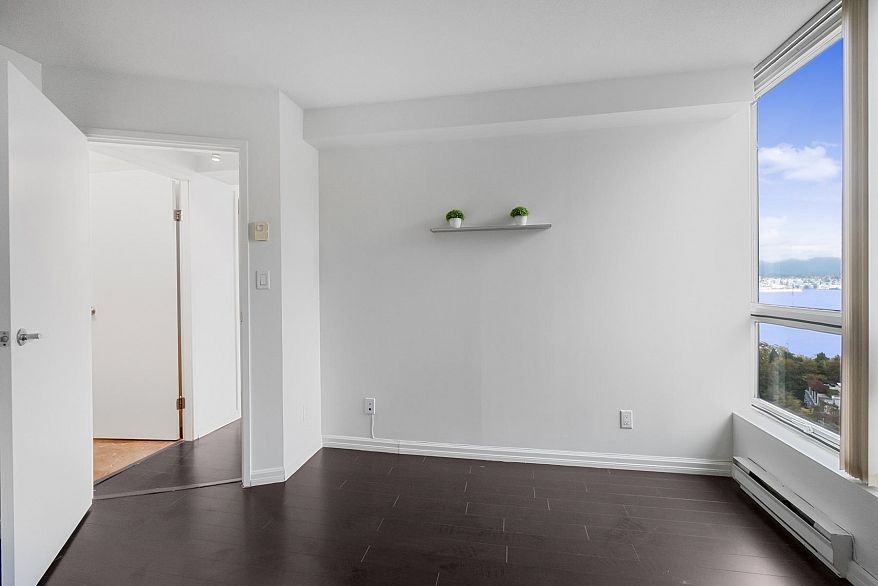 1704 555 Jervis Street