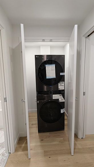 901 239 Keefer Street