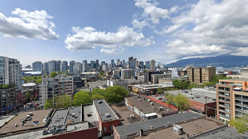 901 239 Keefer Street