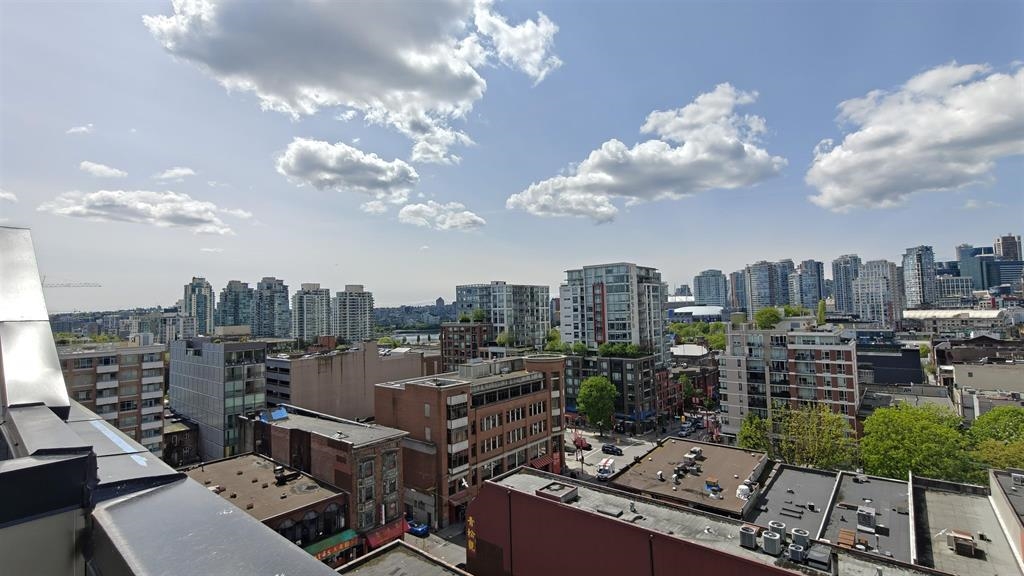 901 239 Keefer Street