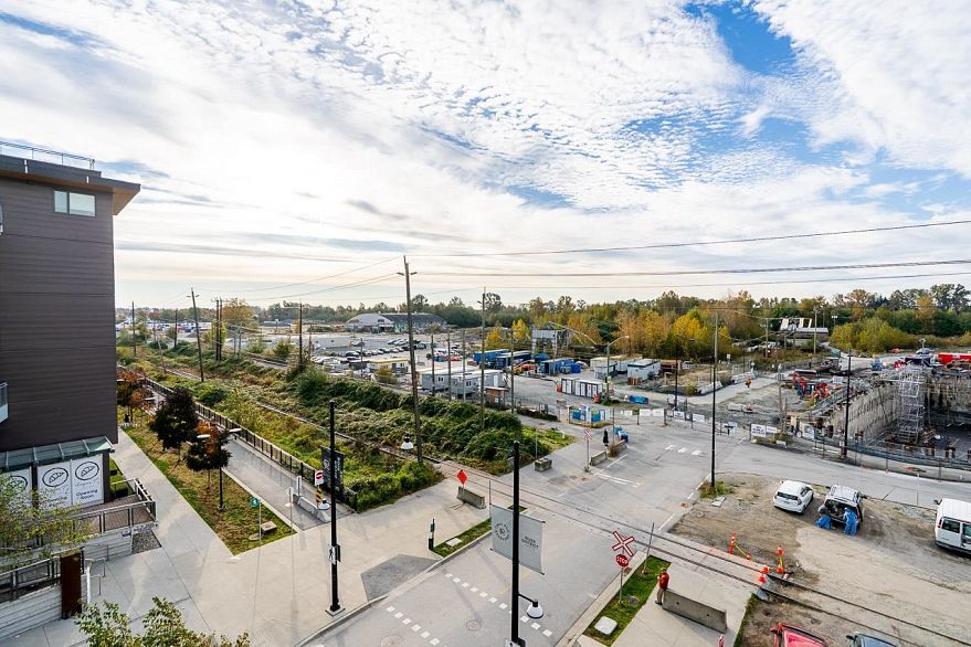 515 3488 Sawmill Crescent