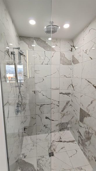 901 239 Keefer Street