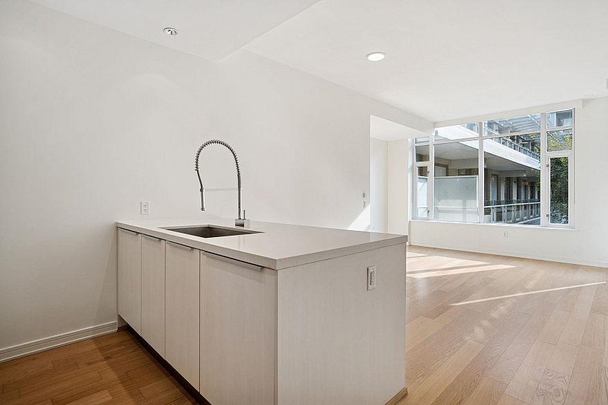 407 77 Walter Hardwick Avenue