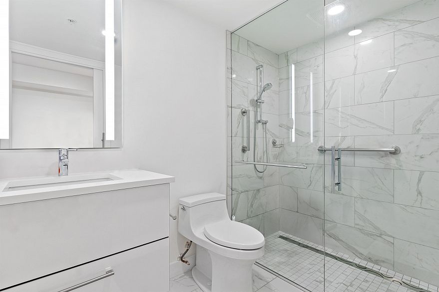 372 438 W King Edward Avenue