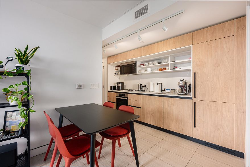 1604 5058 Joyce Street