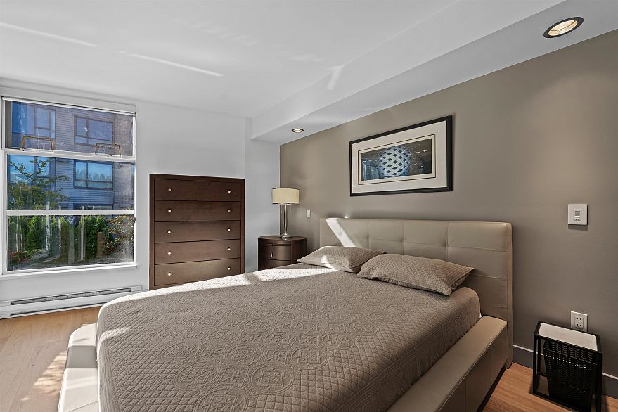 325 638 W 7th Avenue