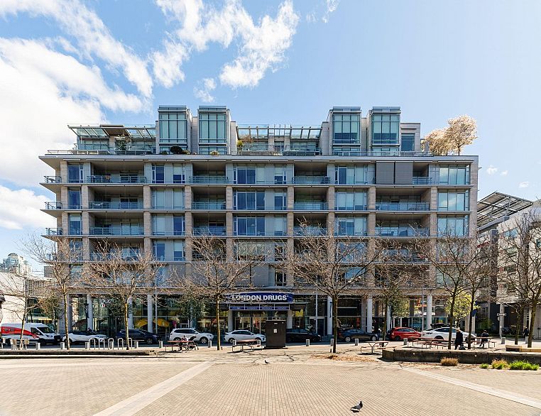 407 77 Walter Hardwick Avenue