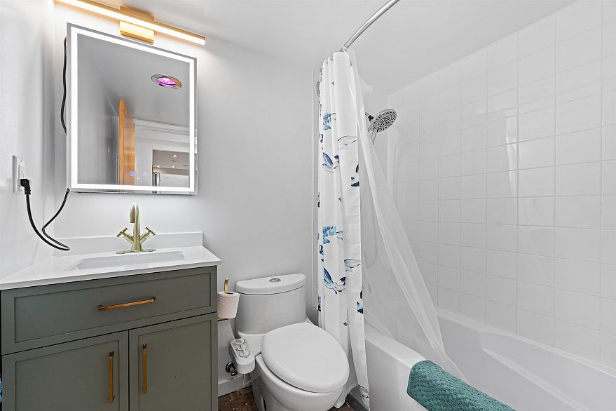 2508 1850 Comox Street