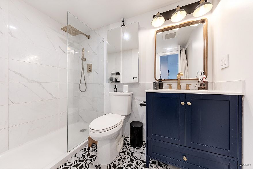 408 2215 Dundas Street