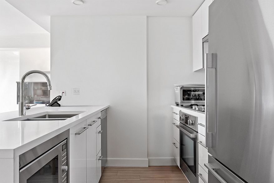 372 438 W King Edward Avenue