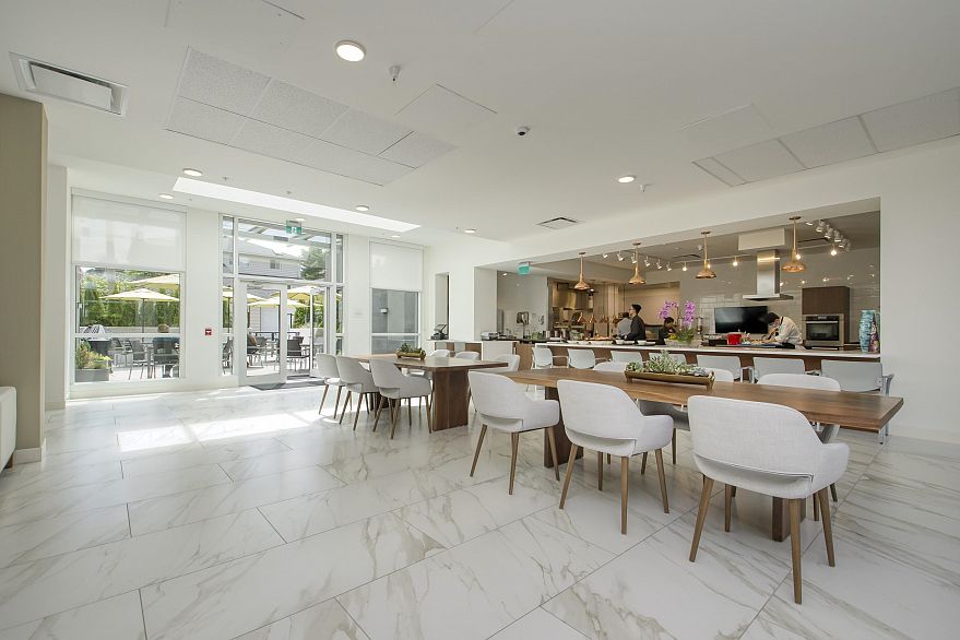 372 438 W King Edward Avenue