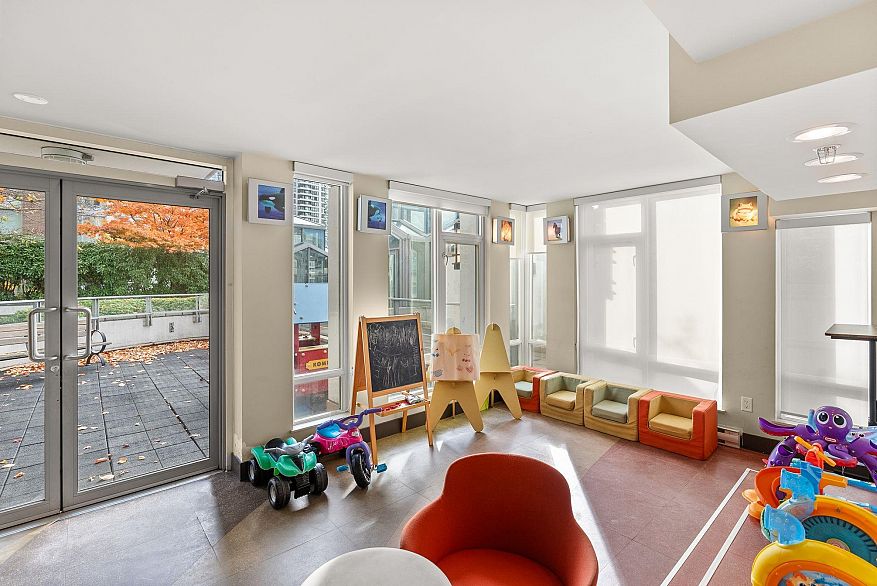 907 565 Smithe Street