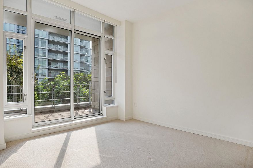 407 77 Walter Hardwick Avenue