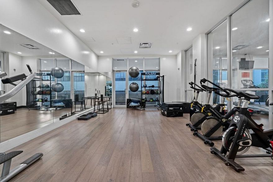 2301 833 Homer Street