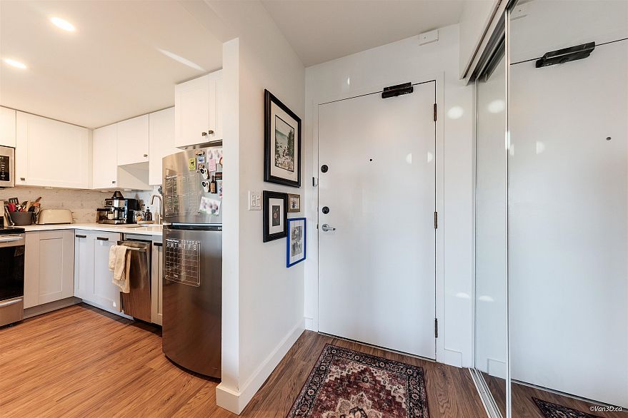 408 2215 Dundas Street