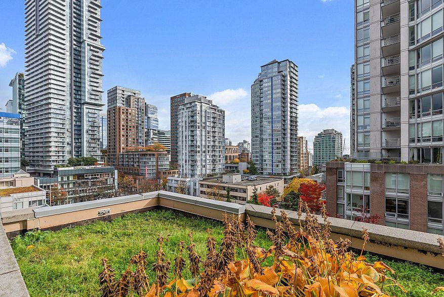 907 565 Smithe Street