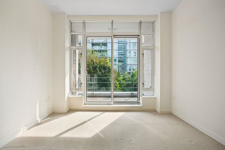 407 77 Walter Hardwick Avenue