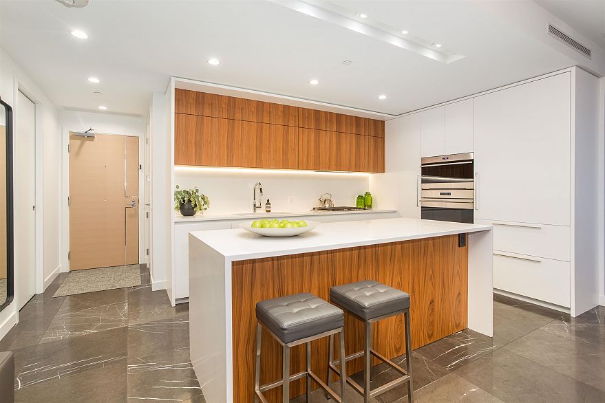 2004 885 Cambie Street