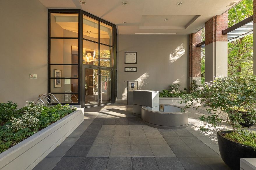 PH803 988 Richards Street