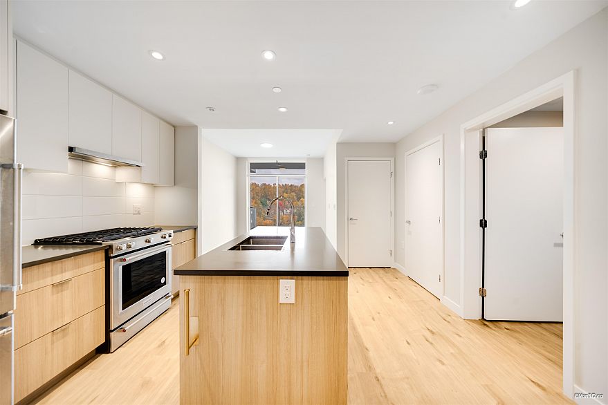 1606 3430 E Kent Avenue