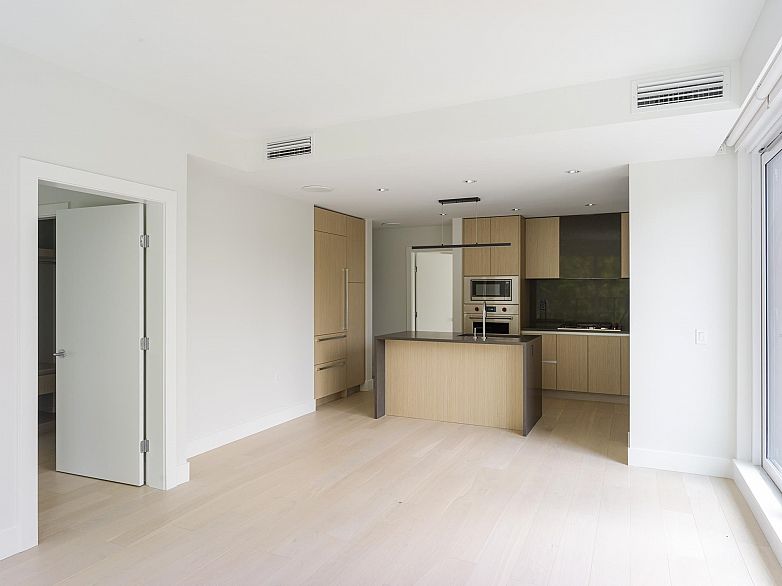 302 3636 W 39th Avenue