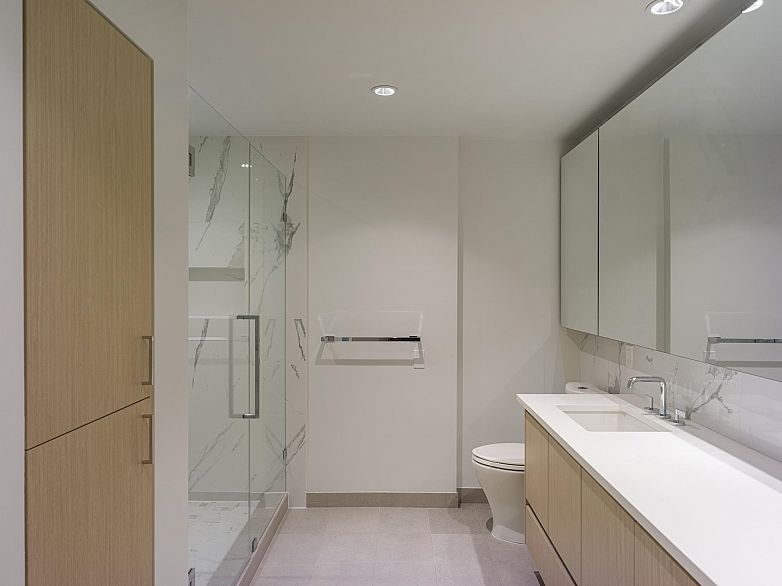 302 3636 W 39th Avenue