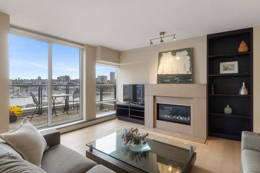 805 1383 Marinaside Crescent