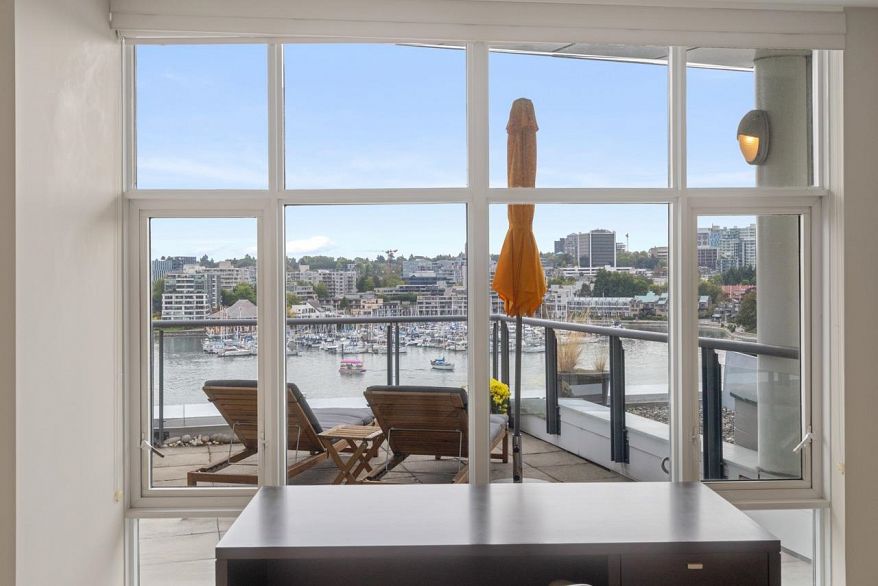 805 1383 Marinaside Crescent