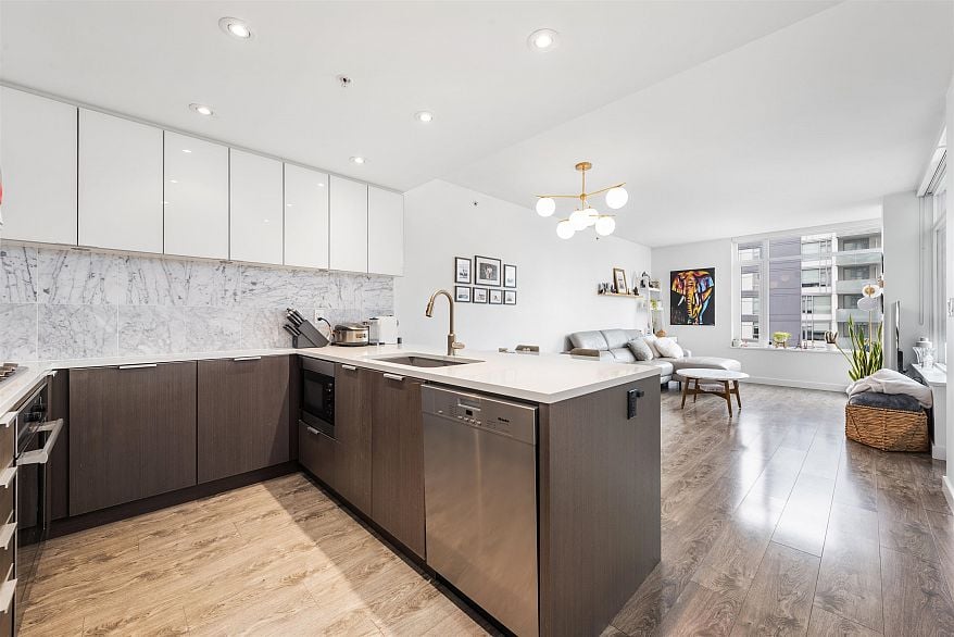 1103 110 Switchmen Street