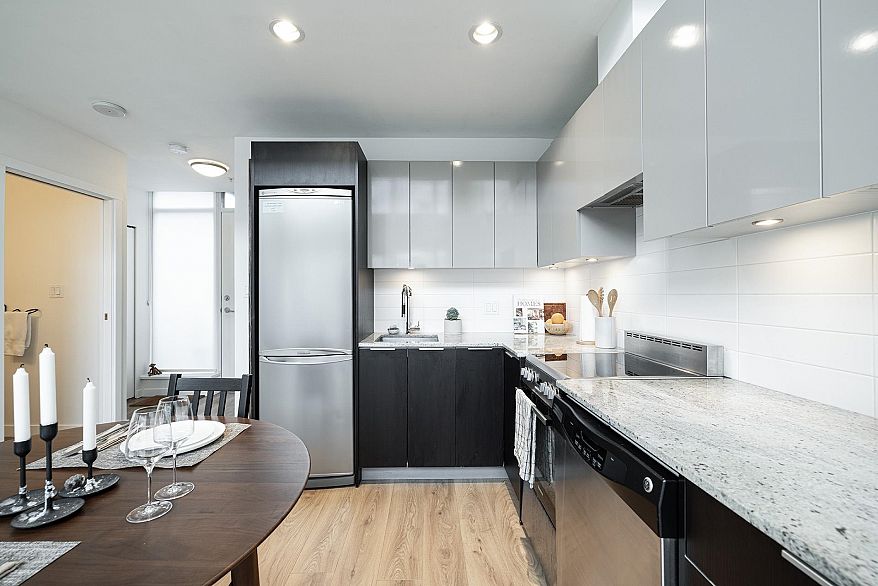 310 429 W 2nd Avenue