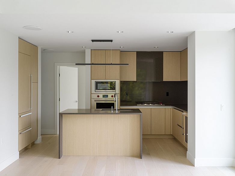 302 3636 W 39th Avenue