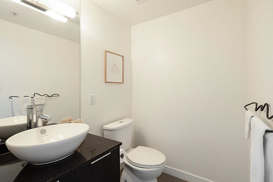 310 429 W 2nd Avenue