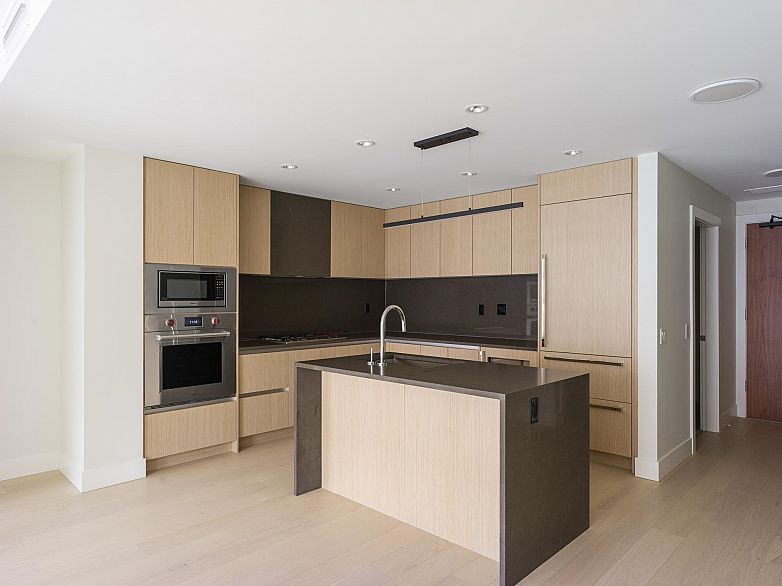 205 3636 W 39th Avenue