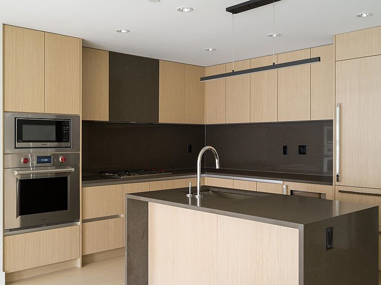 205 3636 W 39th Avenue