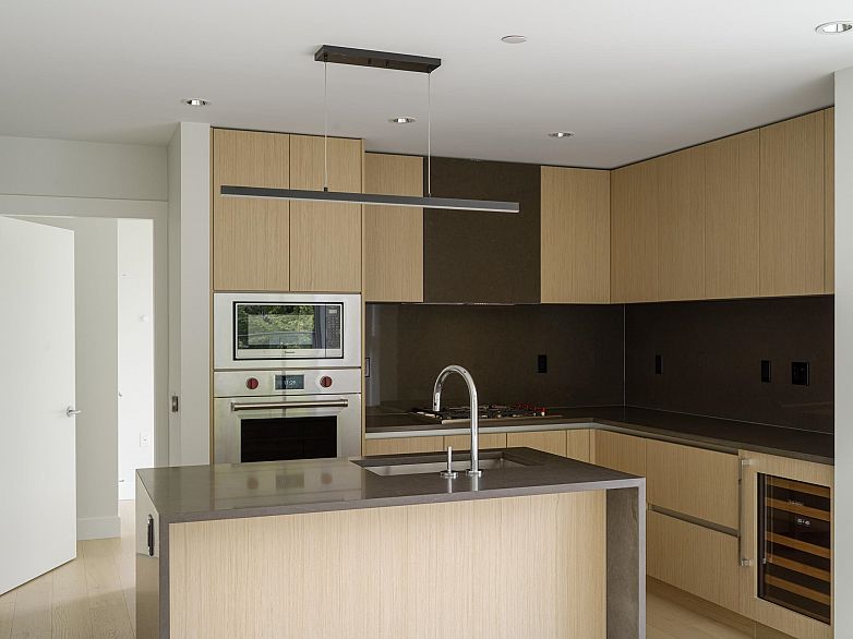 302 3636 W 39th Avenue