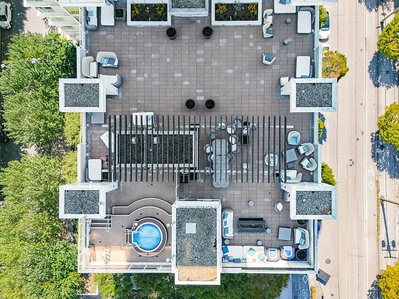 607 161 W Georgia Street