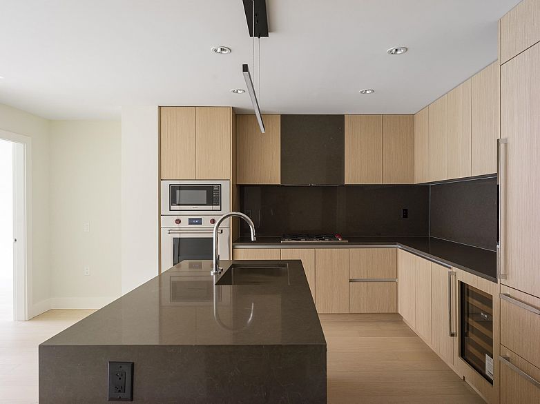 205 3636 W 39th Avenue