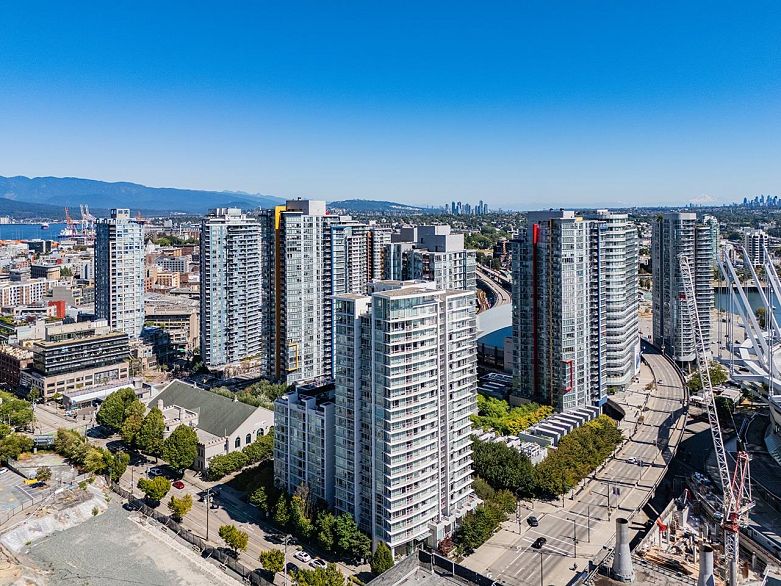 607 161 W Georgia Street