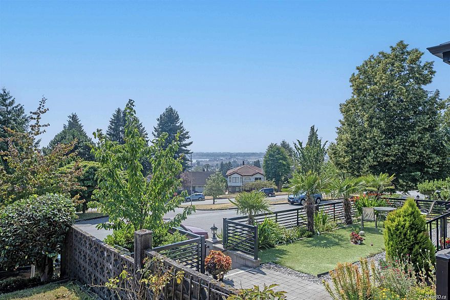 2131 Fraserview Drive