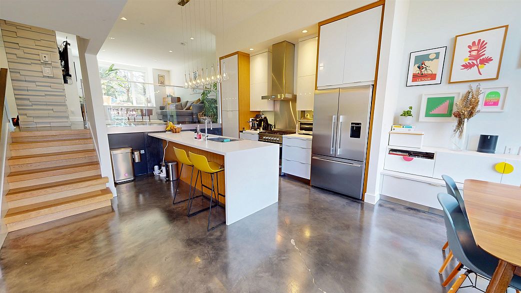 2073 E Pender Street