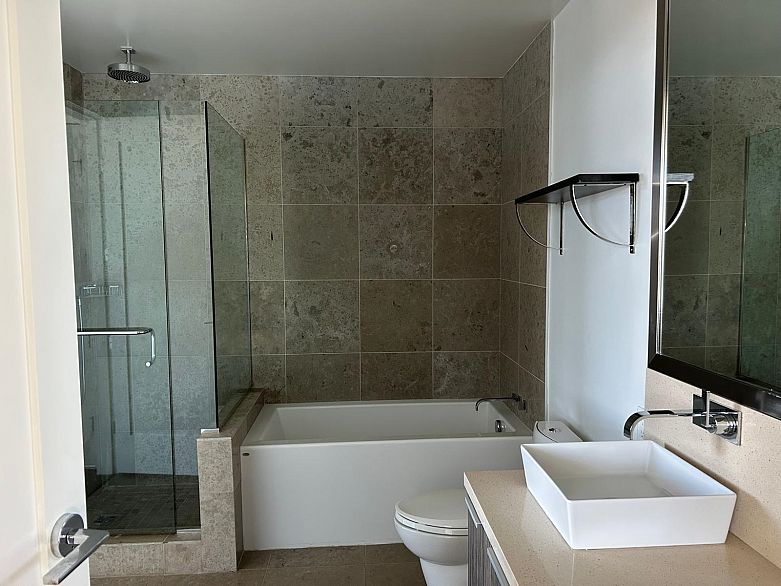 1010 1661 Ontario Street