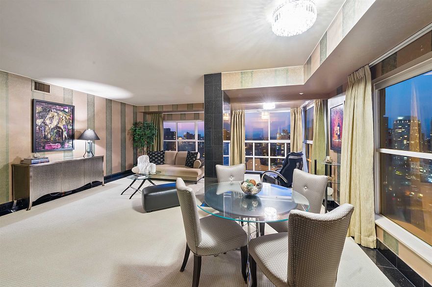 2201 909 Burrard Street