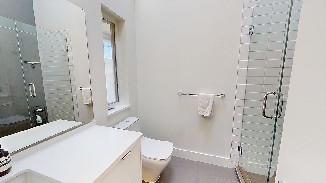 2073 E Pender Street